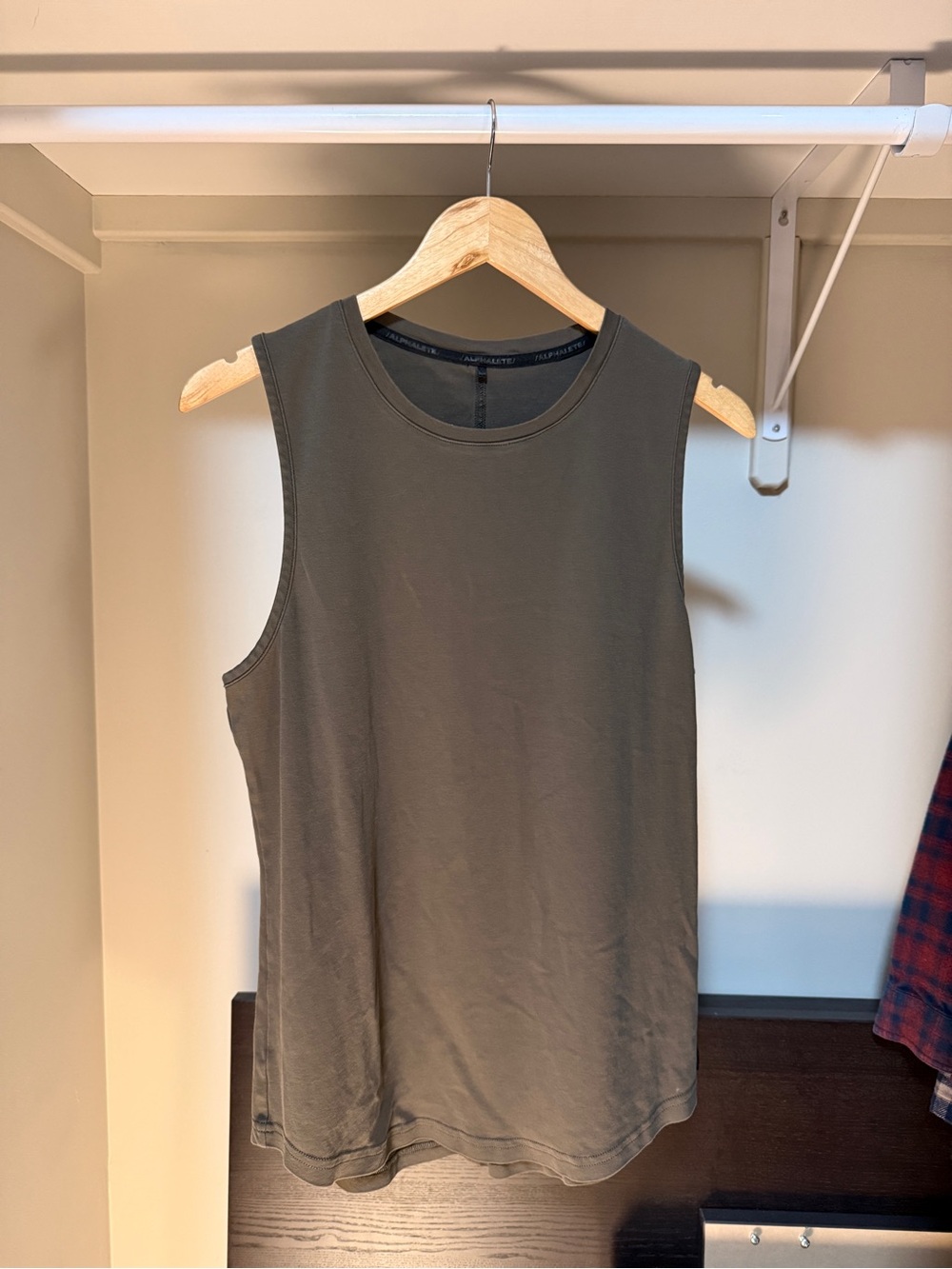 Men’s Alphalete Sleeveless Crewneck Tank Top - Olive Green
